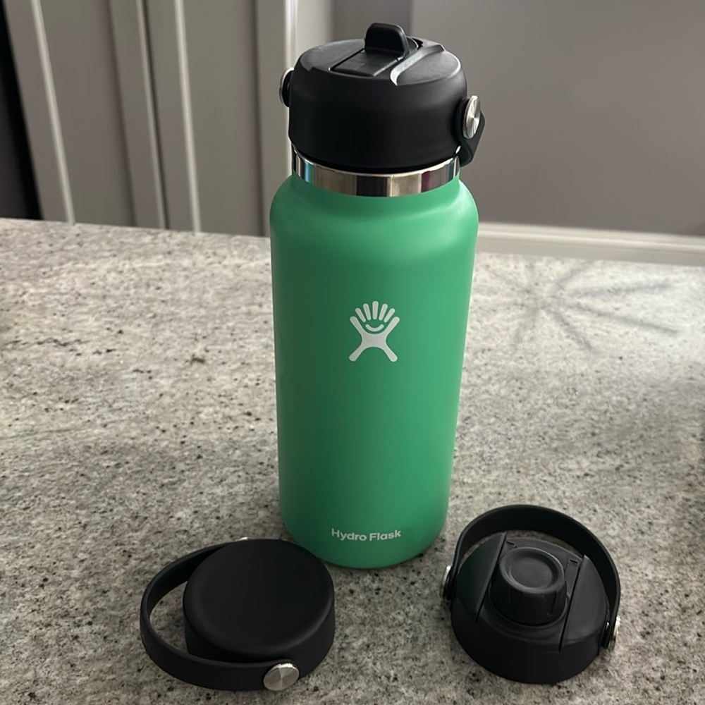 Green Hydro flask 32 oz bottle